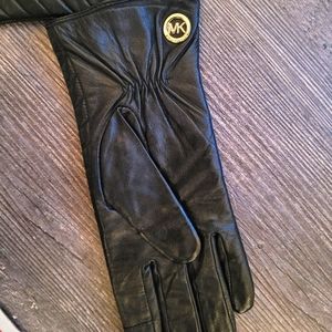 NWT Michael Kors Women's Black Leather Gloves - Medium